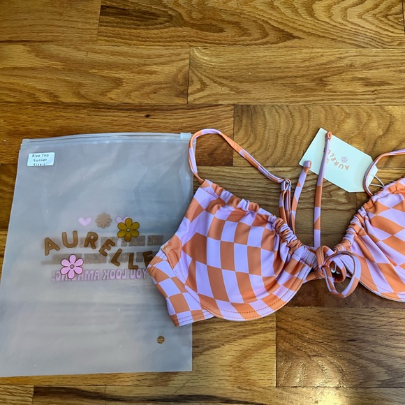 Swim suit - Picture 1 of 6